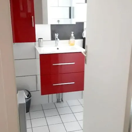 With 2 Bedrooms In With Shared Pool Furnished Balcony And Wifi 168 Km From The Beach Тулуза