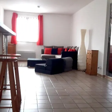 With 2 Bedrooms In With Shared Pool Furnished Balcony And Wifi 168 Km From The Beach