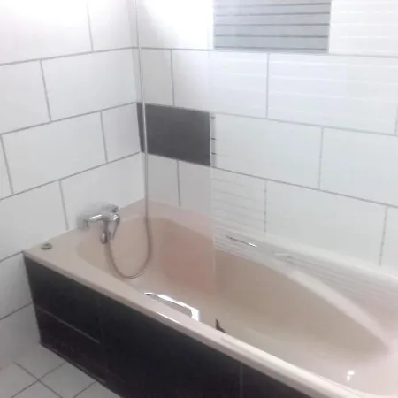 With 2 Bedrooms In With Shared Pool Furnished Balcony And Wifi 168 Km From The Beach * Toulouse