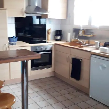 With 2 Bedrooms In With Shared Pool Furnished Balcony And Wifi 168 Km From The Beach Apartamento