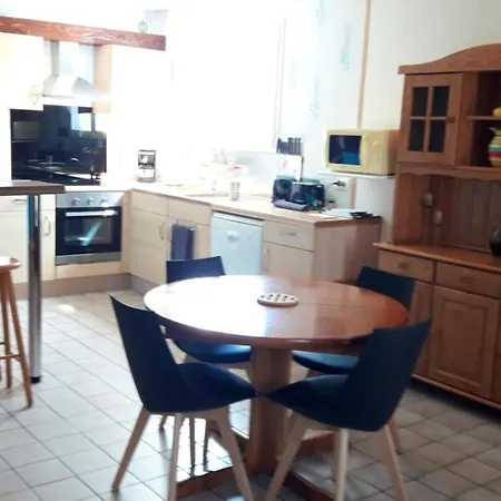 Apartamento With 2 Bedrooms In With Shared Pool Furnished Balcony And Wifi 168 Km From The Beach *